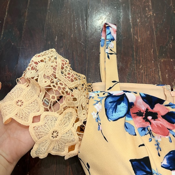 Floral dress with lace off-shoulder detail - Picture 6 of 9